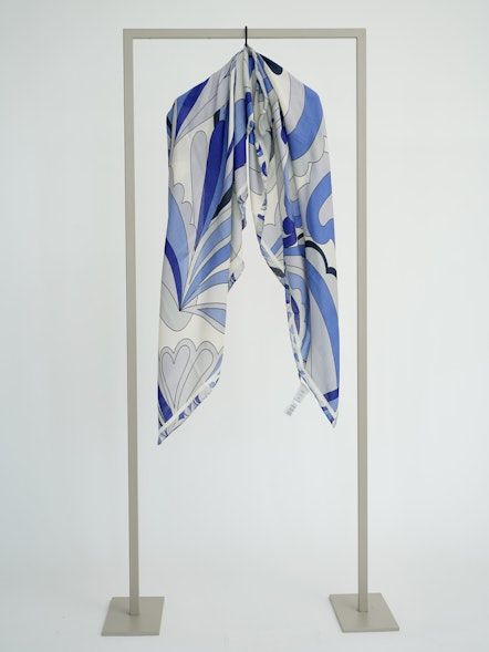 Tuch verschiedene Blautöne/hellgrau/weiß